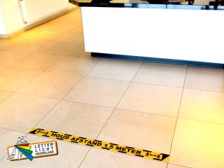 Vloersticker corona houd afstand - anderhalve meter